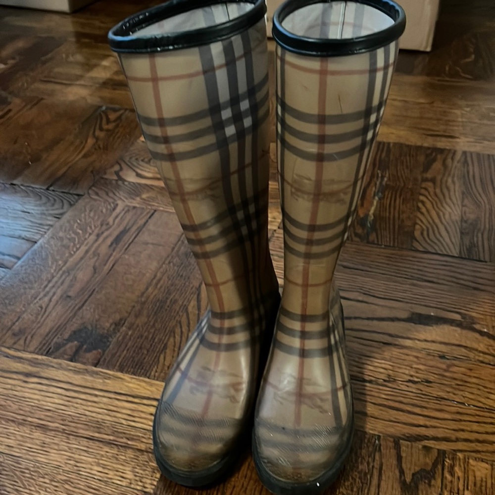 Burberry check rain boots